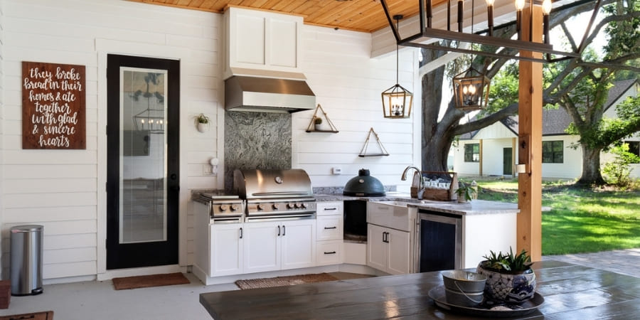 Best Outdoor Summer Kitchen Materials to Withstand Florida Weather | RRCH, Inc.