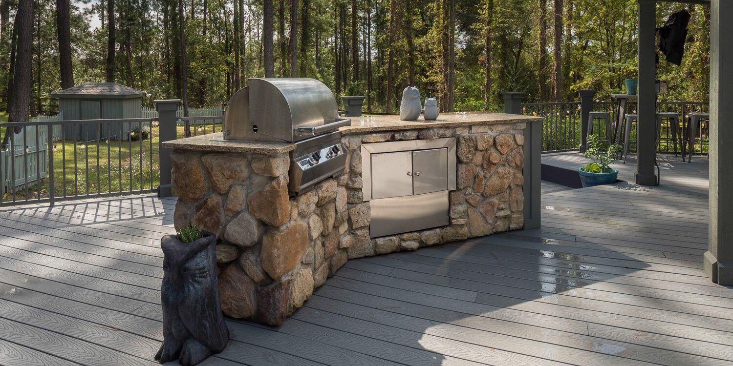 Outdoor Built in Kitchen in Gainesville - Robinson Renovations - Gainesville Fl Design Build Remodeler and Custom Home Builder